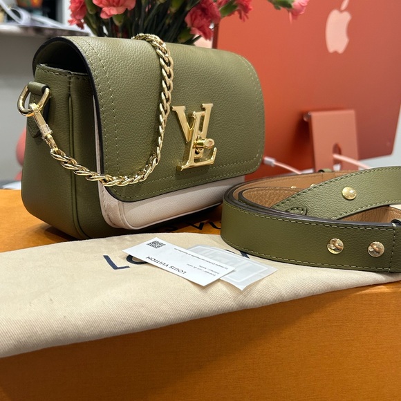 Louis Vuitton Lockme Tender Handbag Leather Green - Picture 9 of 16